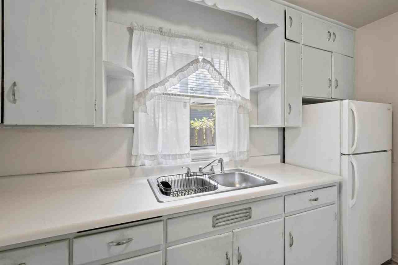 914 W 4th St - Photo 7 of 13