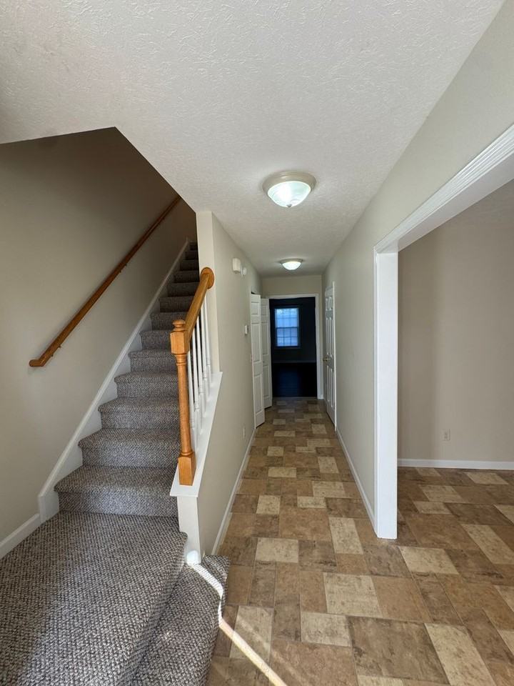 131 Joyce Dr - Photo 2 of 19