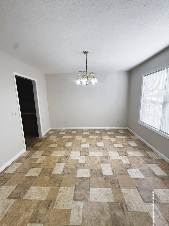 131 Joyce Dr - Photo 3 of 19