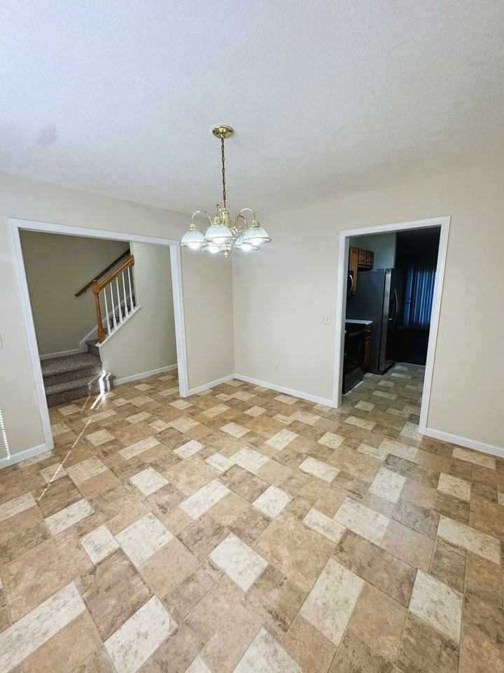 131 Joyce Dr - Photo 4 of 19