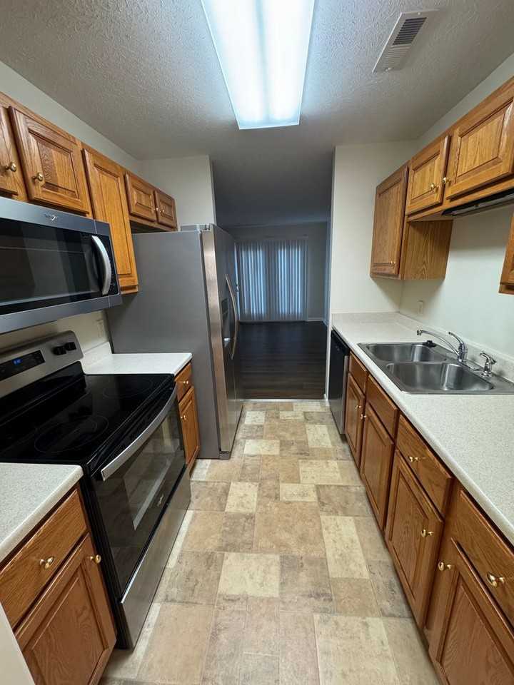 131 Joyce Dr - Photo 5 of 19