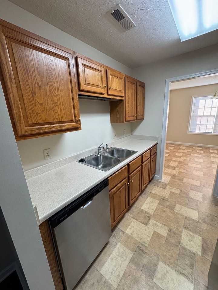 131 Joyce Dr - Photo 7 of 19