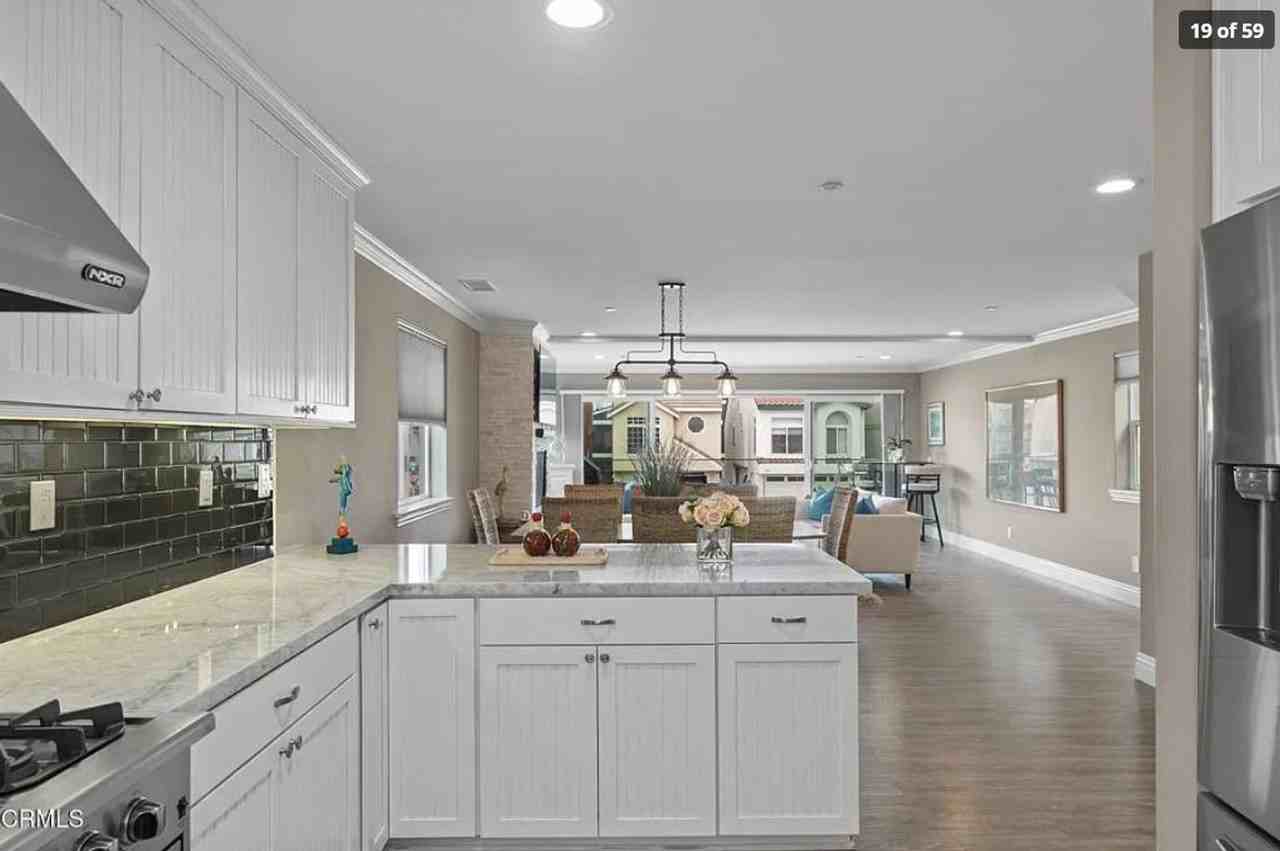 104 La Brea St - Photo 2 of 41