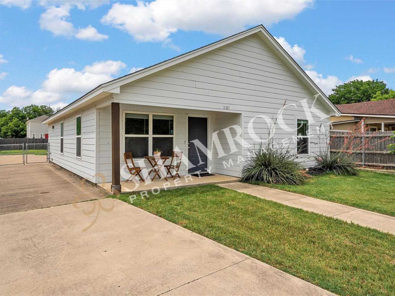 1107 Primrose Dr - Photo 2 of 29