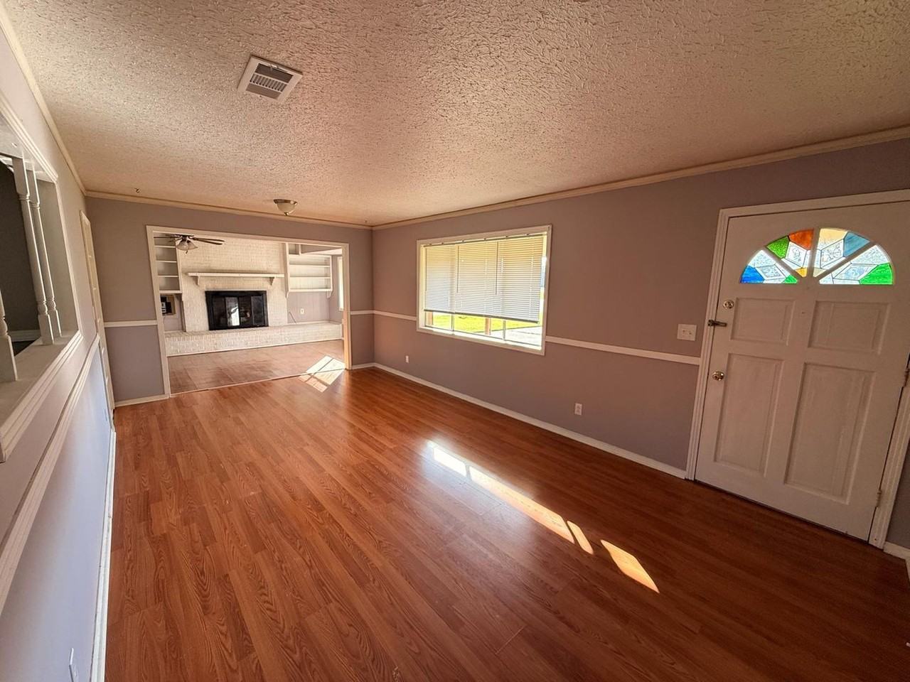 208 Hospital Dr - Photo 3 of 14