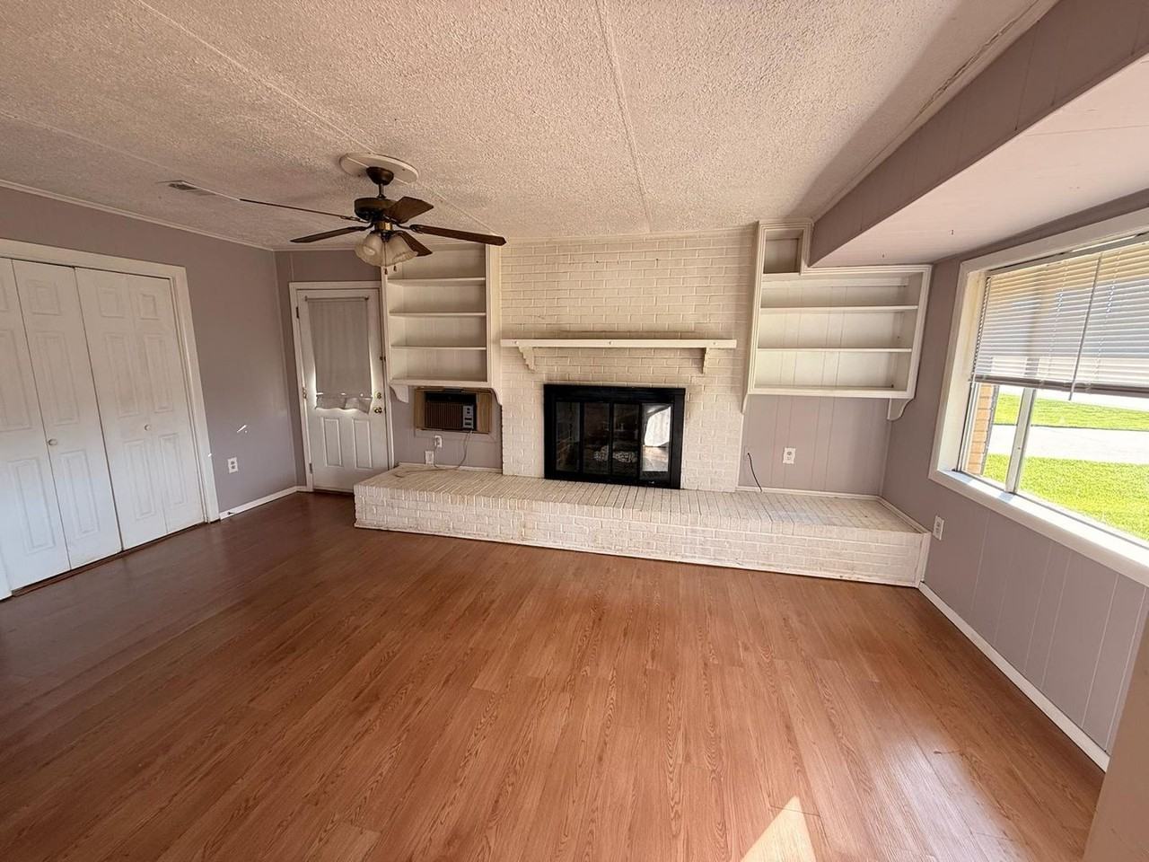 208 Hospital Dr - Photo 4 of 14