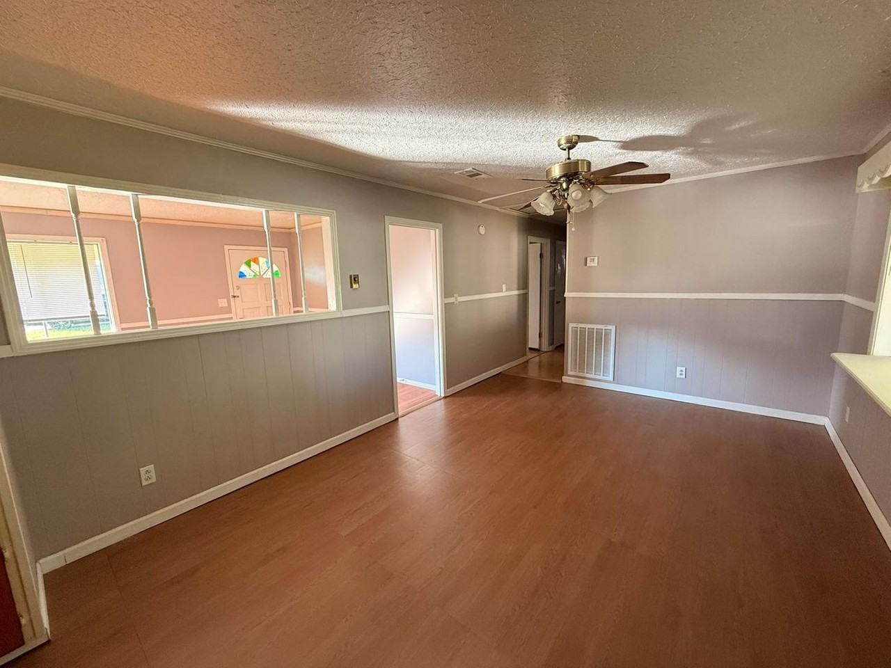 208 Hospital Dr - Photo 7 of 14