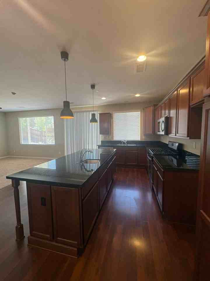 2827 Earthstone Dr - Photo 4 of 23