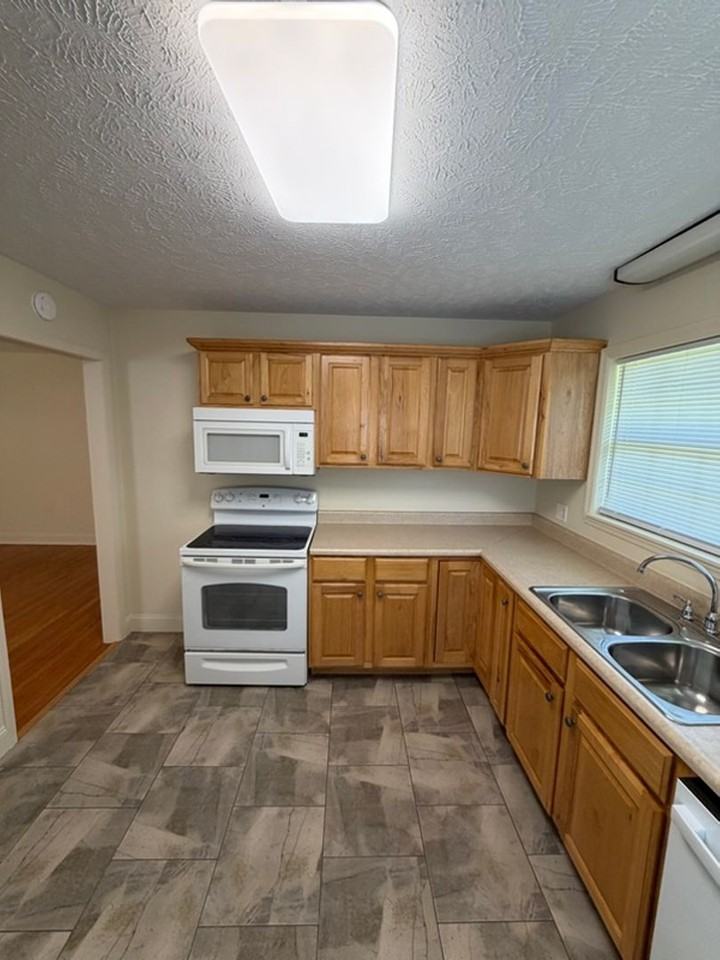 1742 Repass Rd - Photo 5 of 21