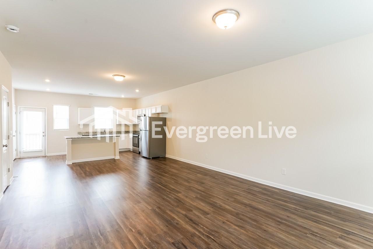 1004 Hamilton Crossing Sq - Photo 2 of 14