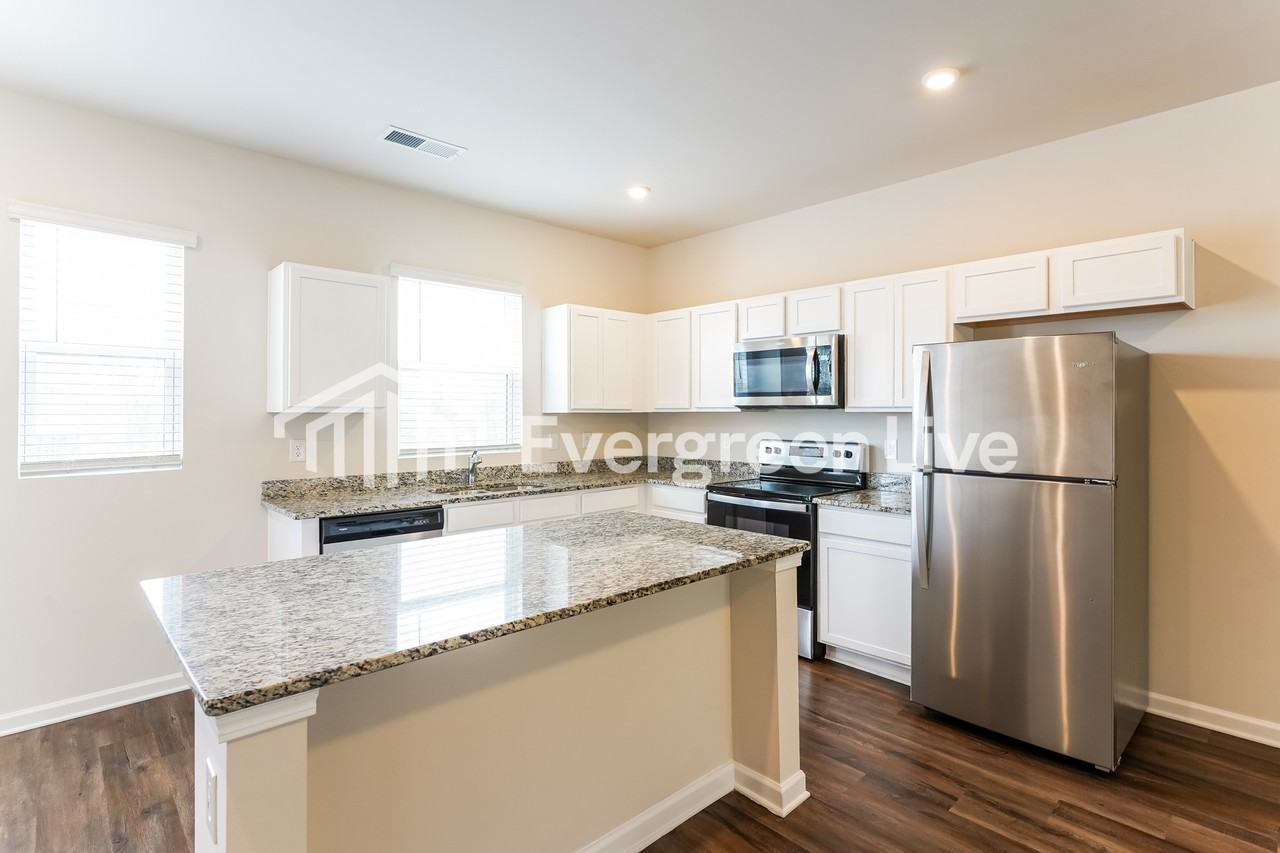 1004 Hamilton Crossing Sq - Photo 6 of 14