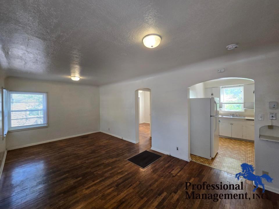 1215 8th St W - Photo 3 of 11