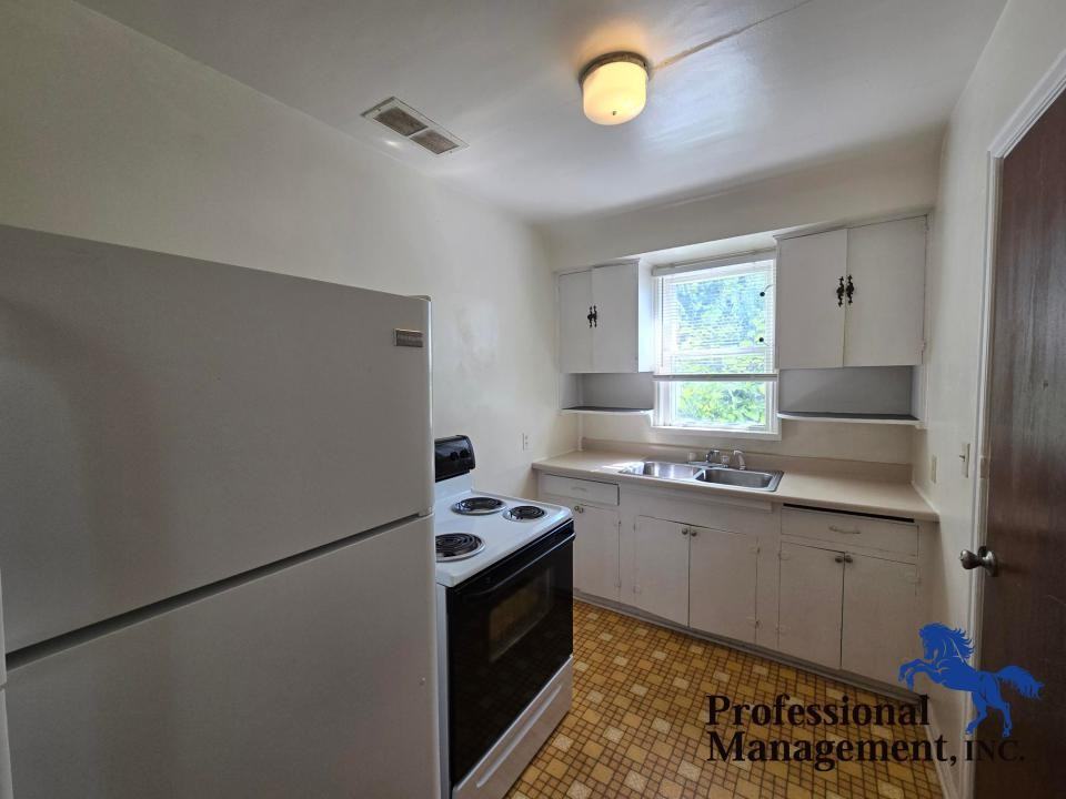 1215 8th St W - Photo 4 of 11