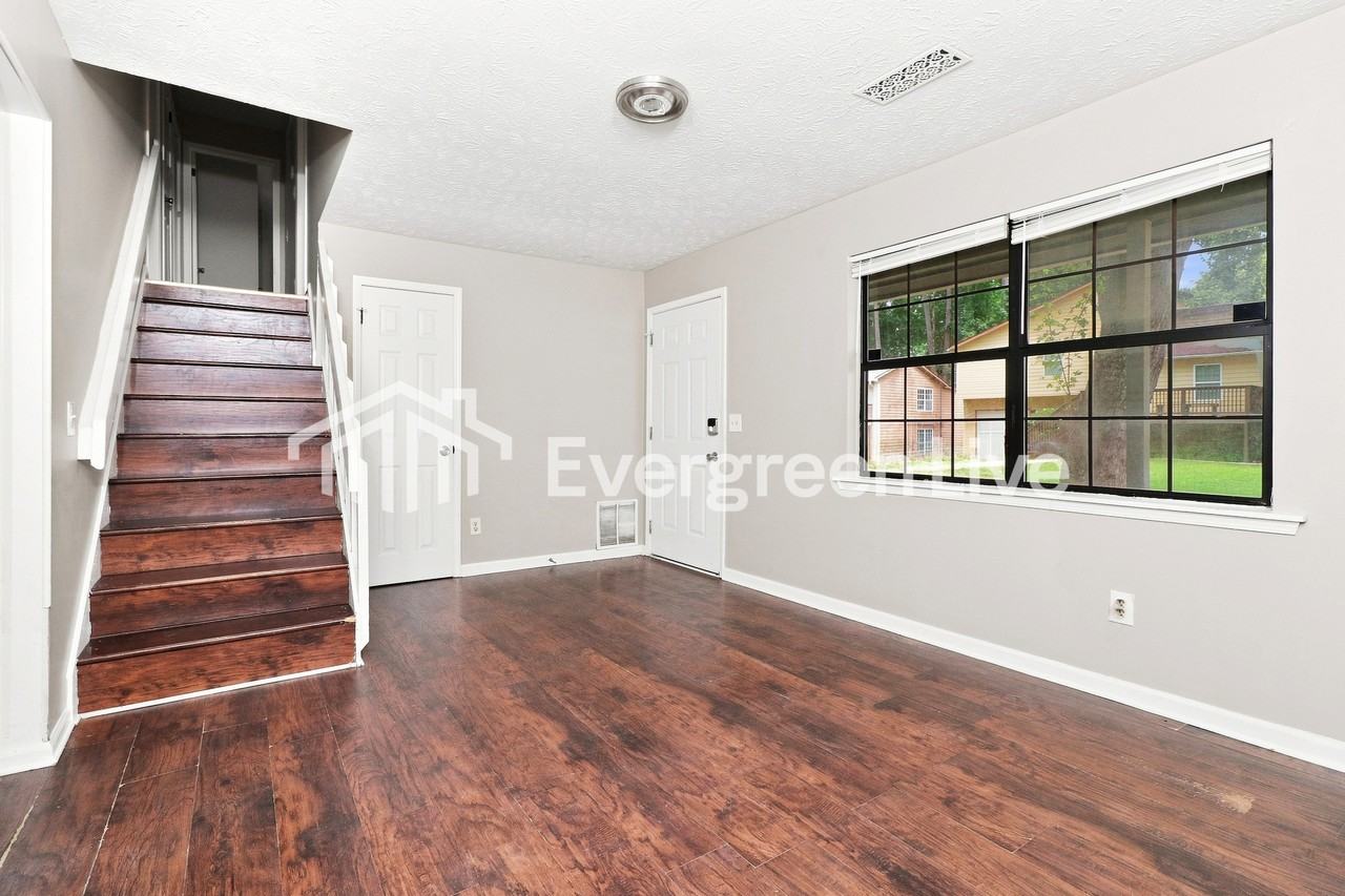 693 Springhollow Dr Sw - Photo 2 of 10