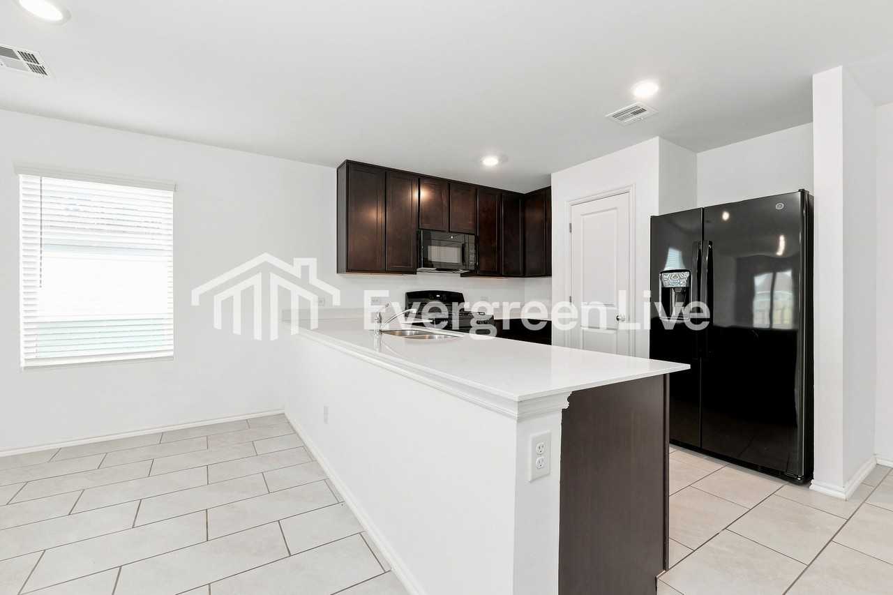 10912 Sw 22nd St - Photo 4 of 15