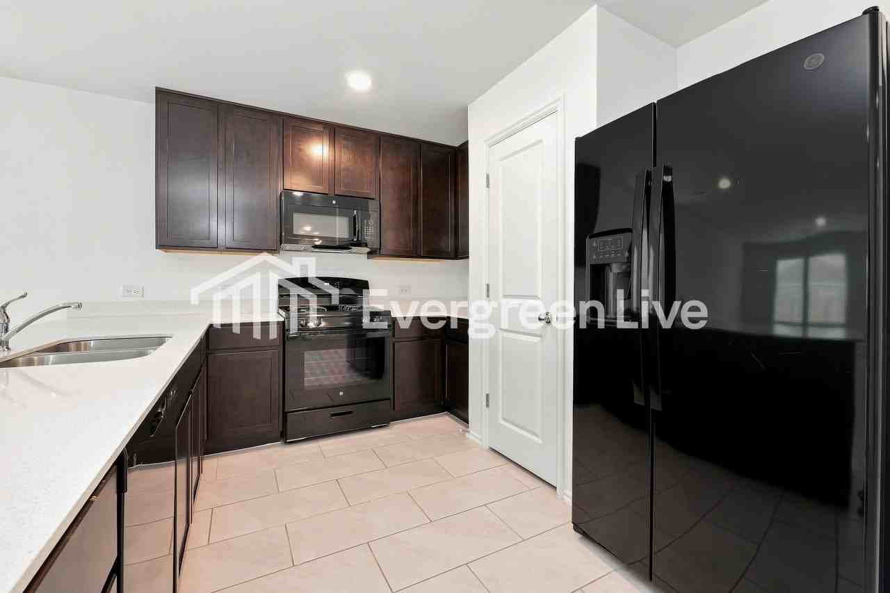 10912 Sw 22nd St - Photo 5 of 15