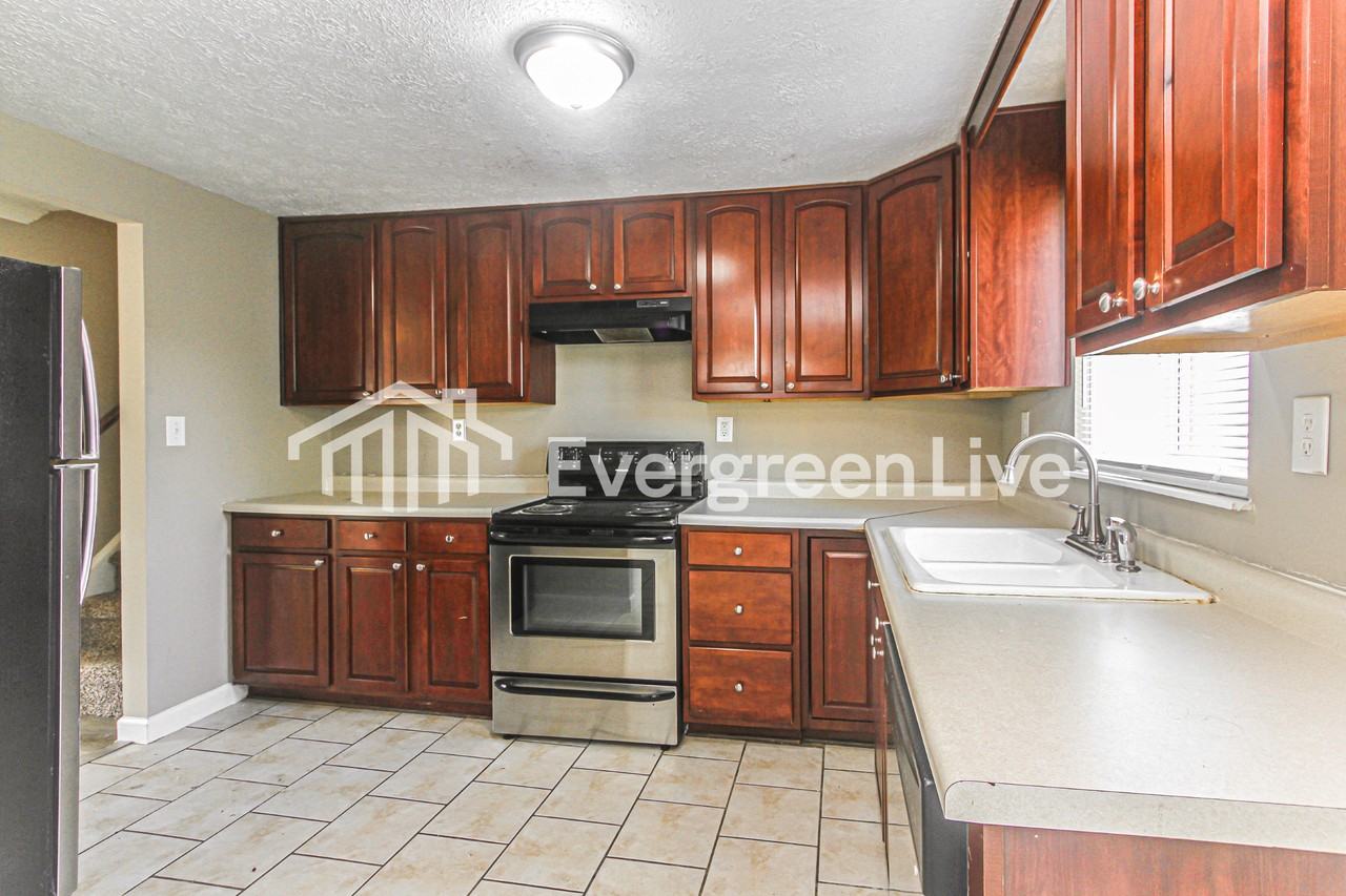 5520 Lunsford Dr - Photo 5 of 15