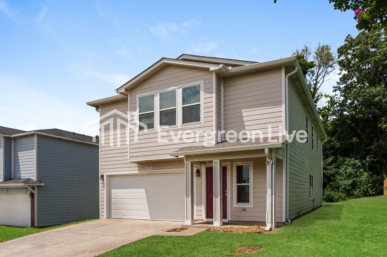 203 Dormont Dr Ne - Photo 2 of 15