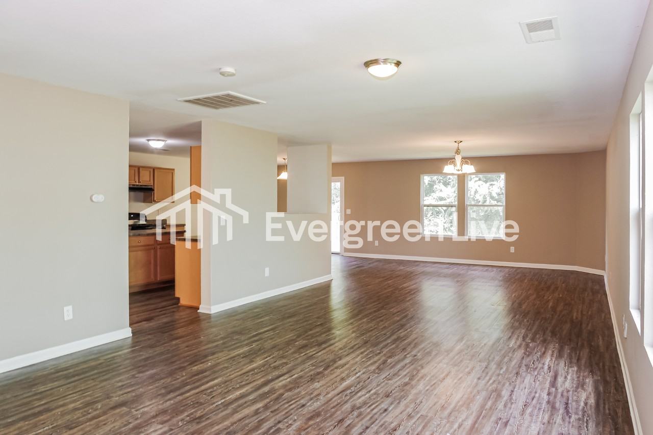 203 Dormont Dr Ne - Photo 3 of 15