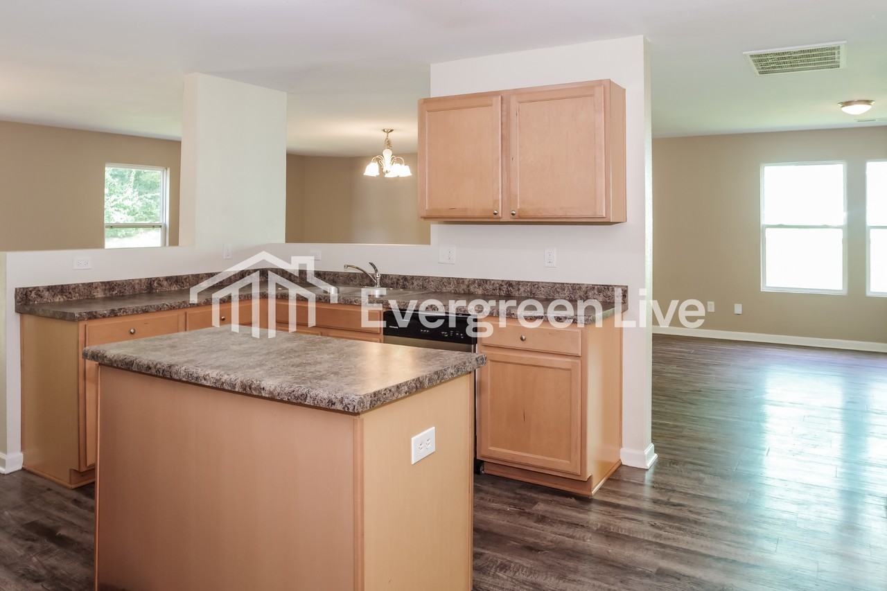 203 Dormont Dr Ne - Photo 6 of 15