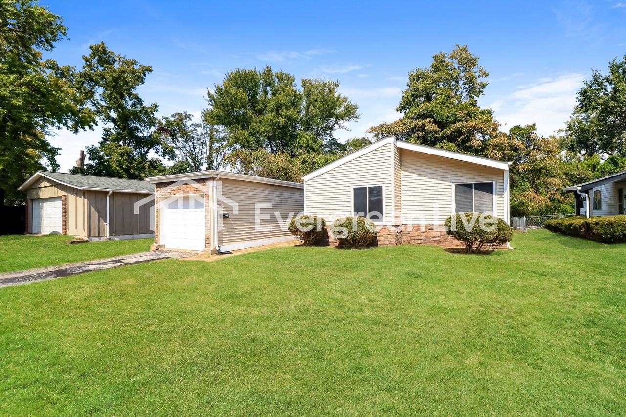 1382 Langholm Dr - Photo 2 of 15