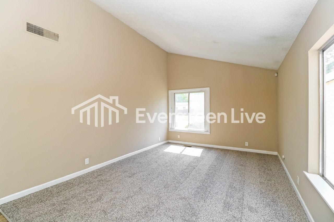 1382 Langholm Dr - Photo 3 of 15