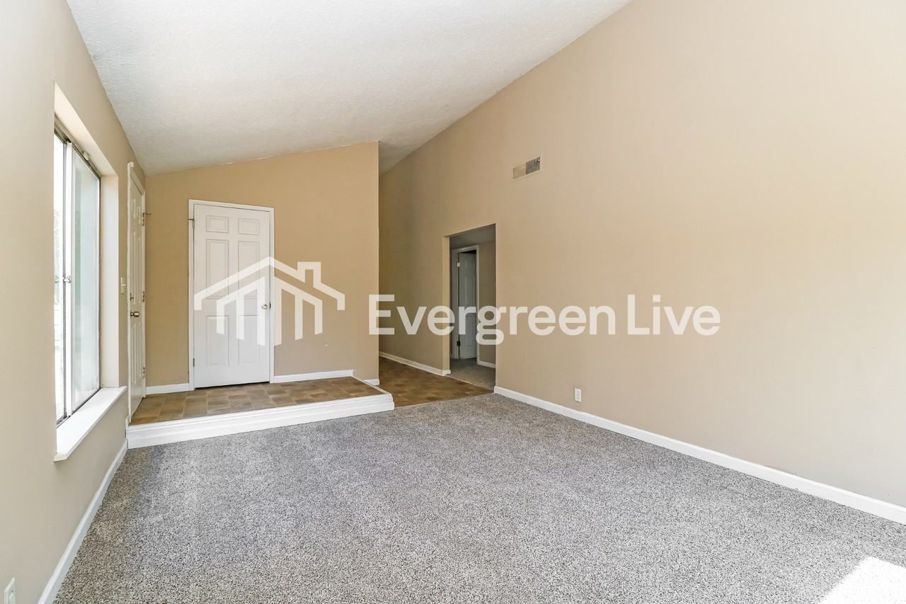 1382 Langholm Dr - Photo 4 of 15