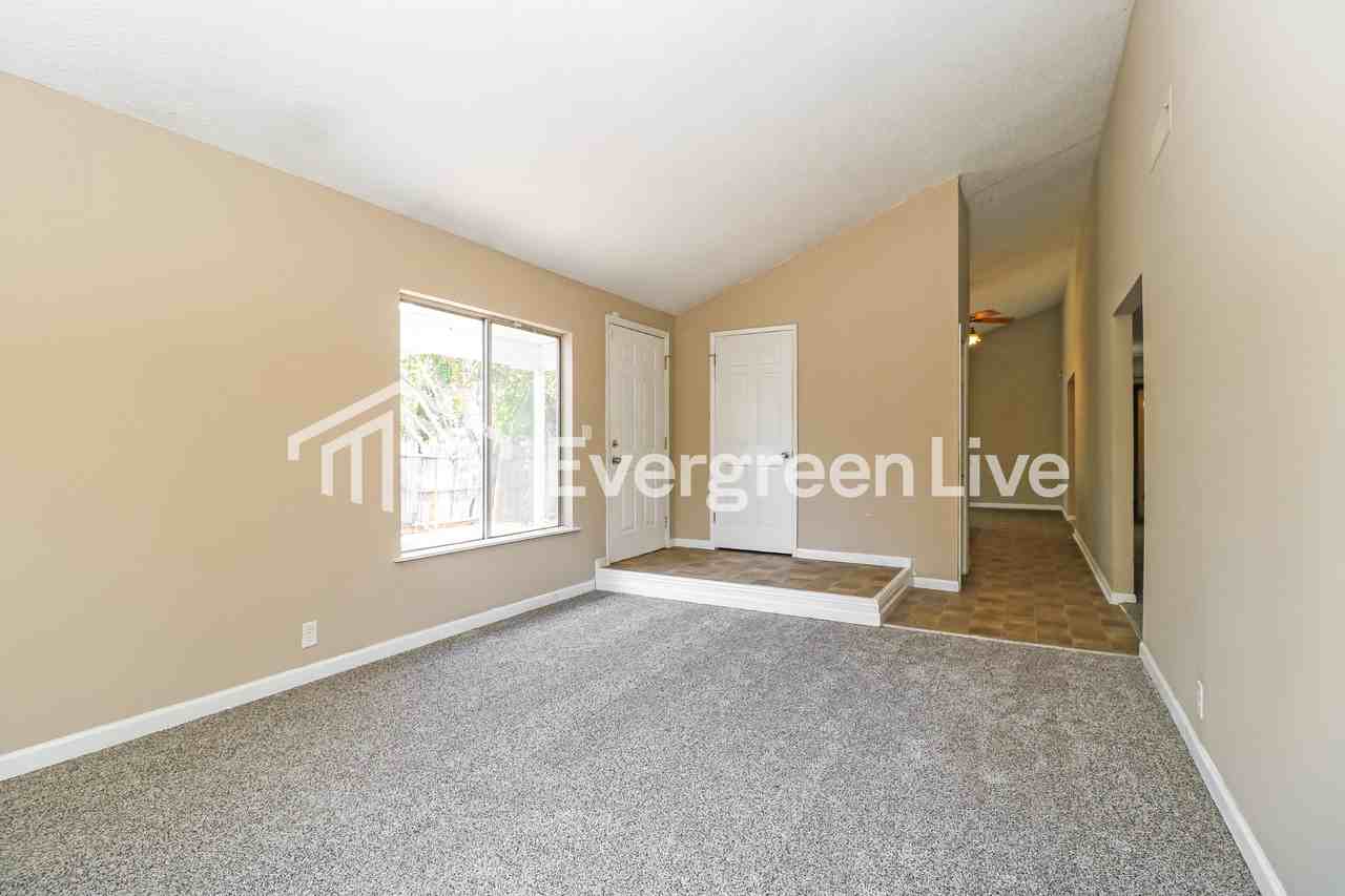1382 Langholm Dr - Photo 5 of 15