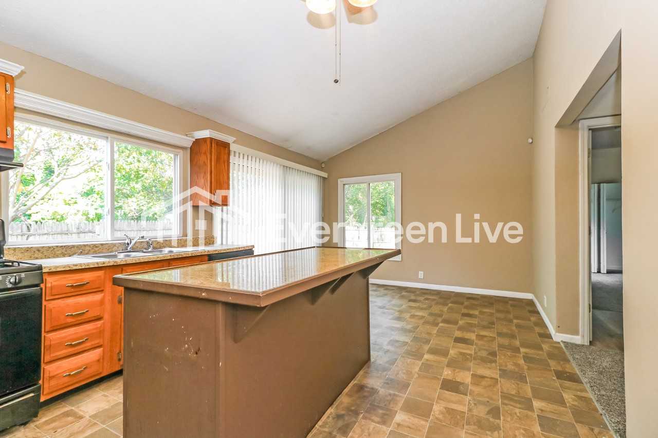 1382 Langholm Dr - Photo 7 of 15