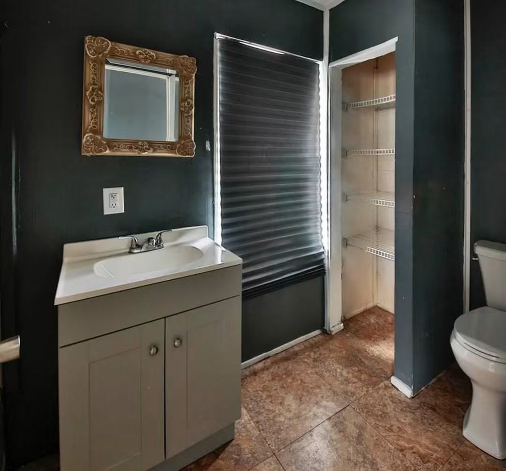 823 Burke Ave #NA - Photo 6 of 9