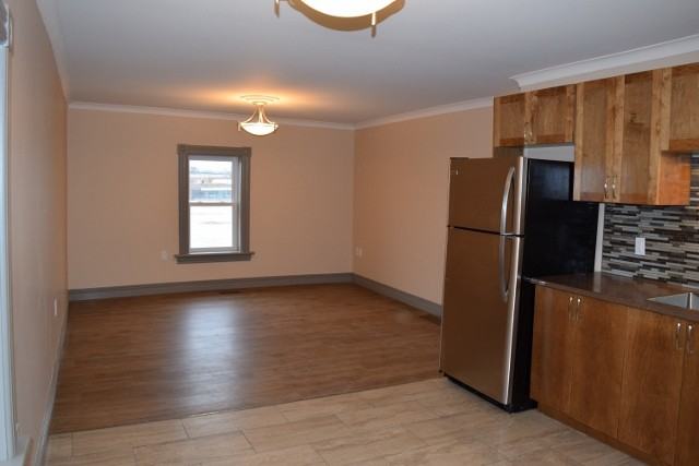 89 Andrew Street South #2 - Photo 3 of 11