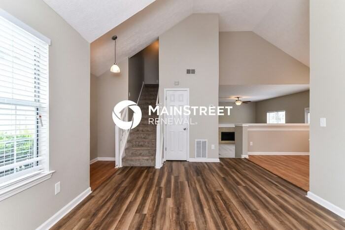 6636 Shapiro Ct - Photo 2 of 15