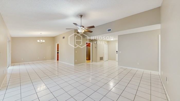 7719 Clubhouse Estates Dr - Photo 6 of 32