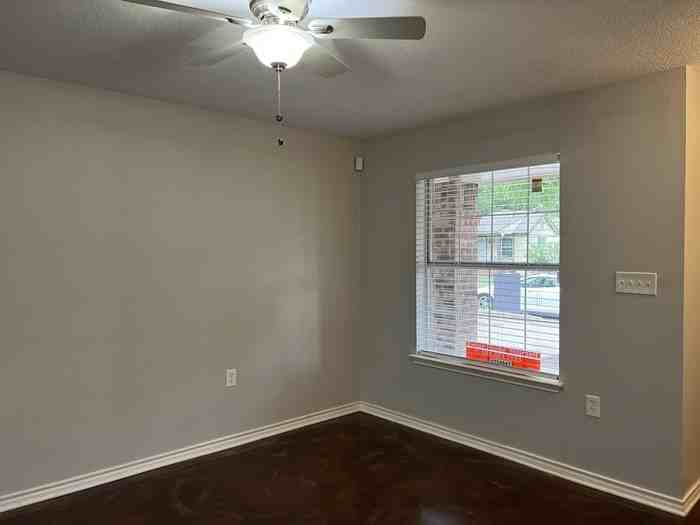 1007 Shaw St - Photo 4 of 35