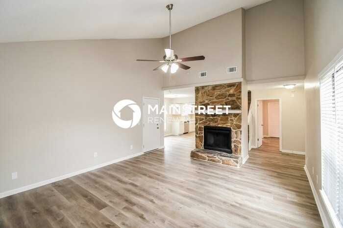 6472 Dickens Dr - Photo 3 of 17