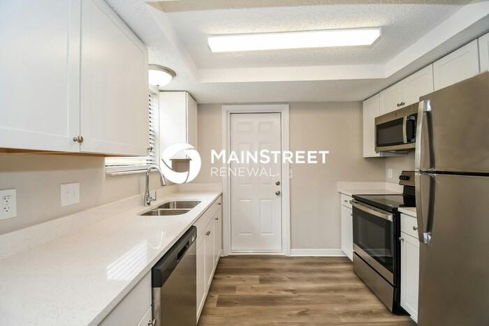 6472 Dickens Dr - Photo 7 of 17