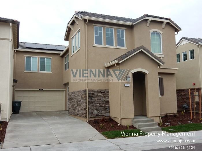 1271 Goldenrod Way - Photo 2 of 30