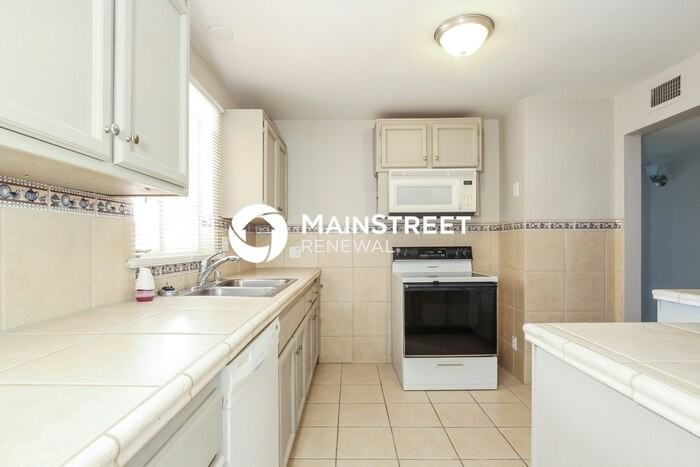 5528 E Waverly St - Photo 5 of 16