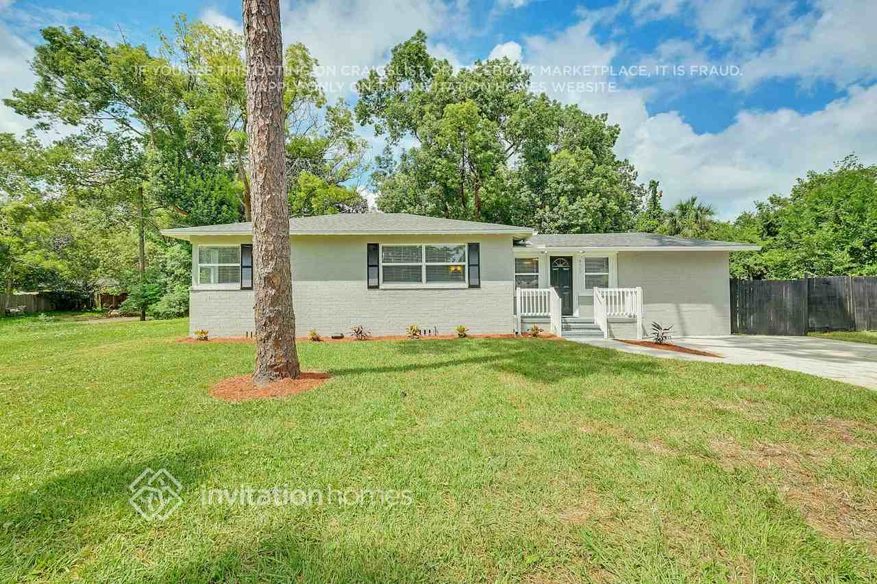 4595 Colonial Ave - Photo 2 of 26