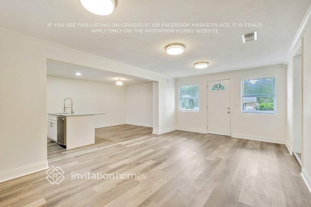 4595 Colonial Ave - Photo 6 of 26