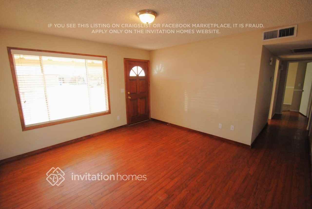 902 W Westchester Ave - Photo 2 of 11