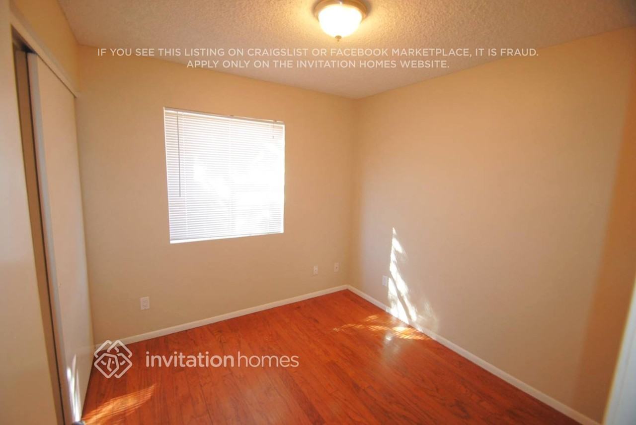 902 W Westchester Ave - Photo 5 of 11