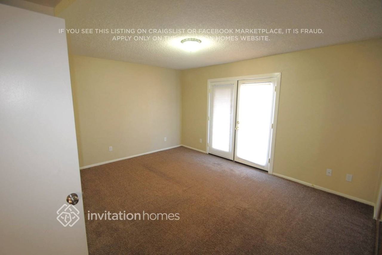 902 W Westchester Ave - Photo 7 of 11