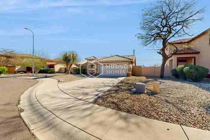 7123 N 77th Dr - Photo 3 of 28