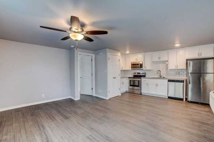 2431 E 10th St #05 - Photo 2 of 10