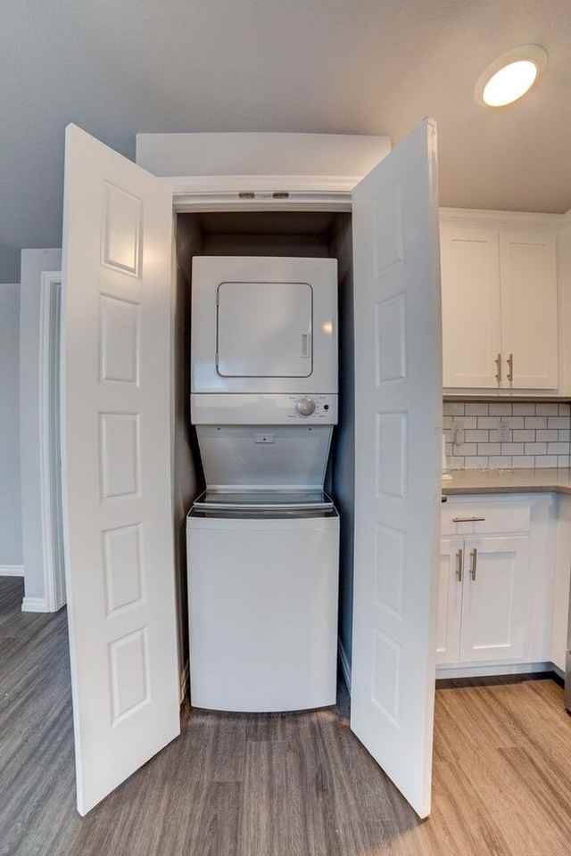 2431 E 10th St #05 - Photo 4 of 10