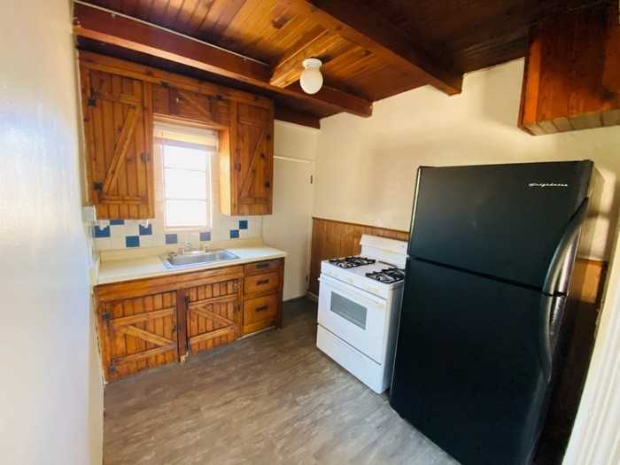 661 N Desert Ave - Photo 4 of 7