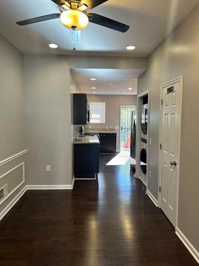 1099 W Fayette St - Photo 2 of 31