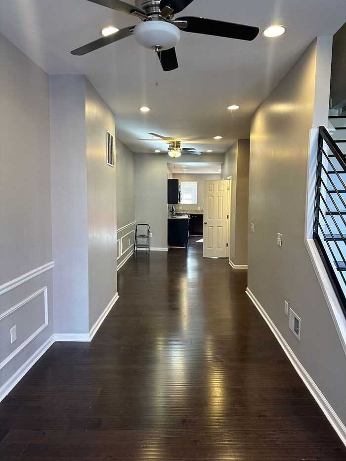 1099 W Fayette St - Photo 4 of 31
