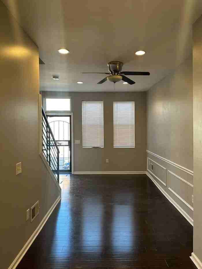 1099 W Fayette St - Photo 5 of 31